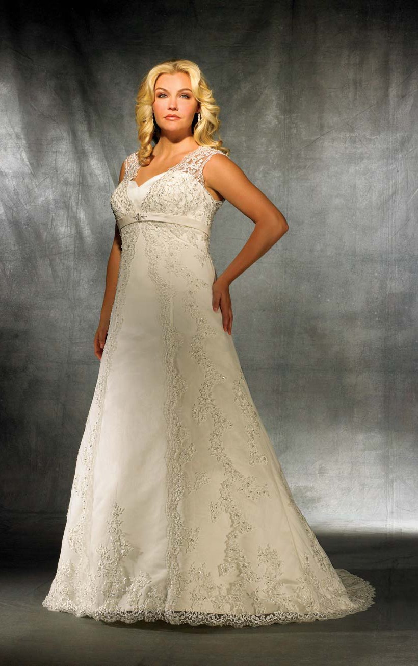 A lace wedding dress plus size