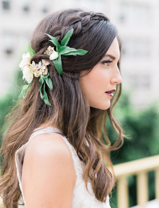 Flowers in the bridal hairstyle