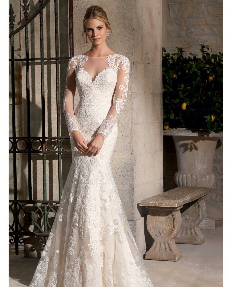 Long-sleeved lace mermaid wedding gown