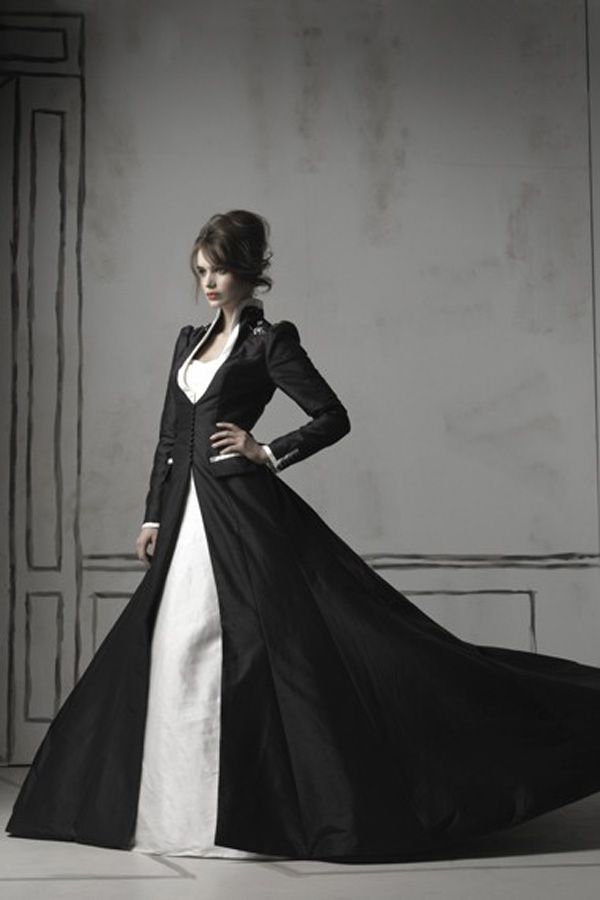 Long-sleeved gothic wedding gown