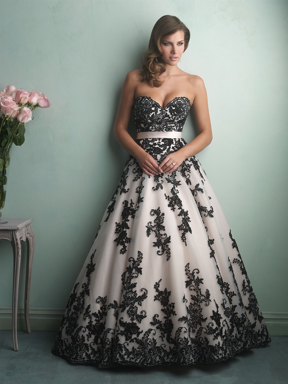Sweetheart neckline lace black and white wedding dress