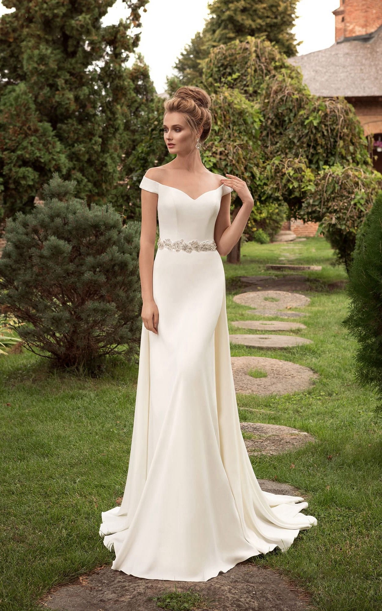 Minimalistic open shoulders wedding dress