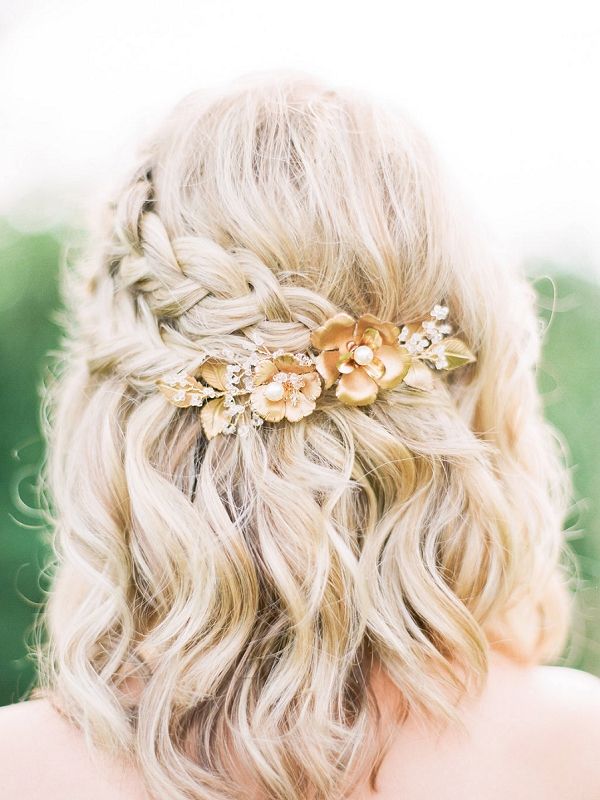 A wedding hairstyle for a bride with short hair