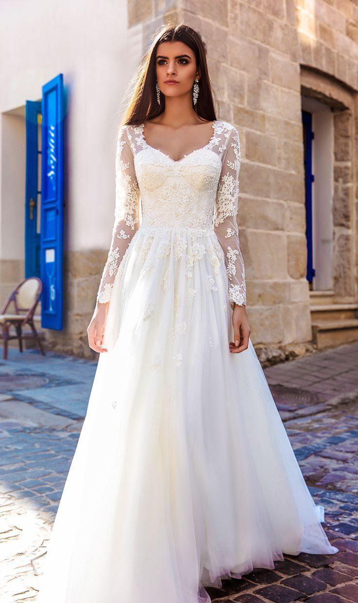 Wedding gown with lace sleeves