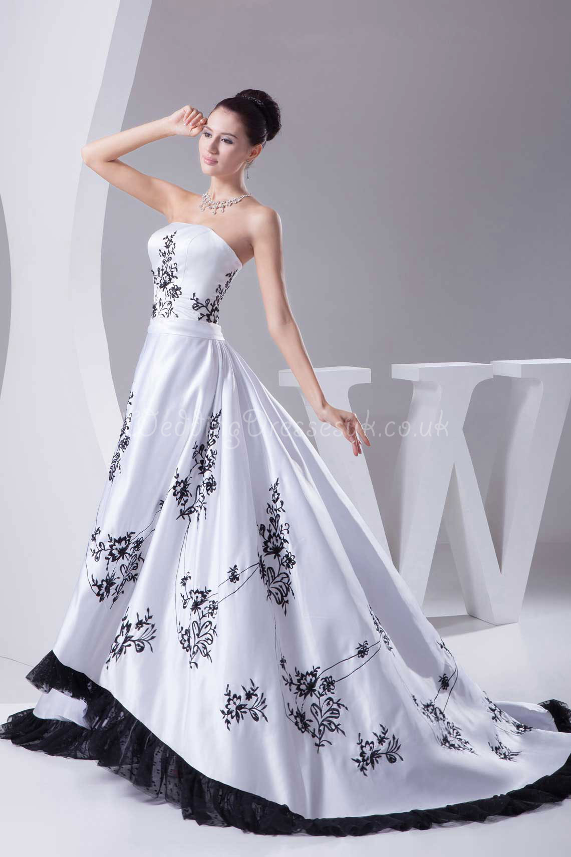 30 Ideas of Beautiful Black and White Wedding Dresses
