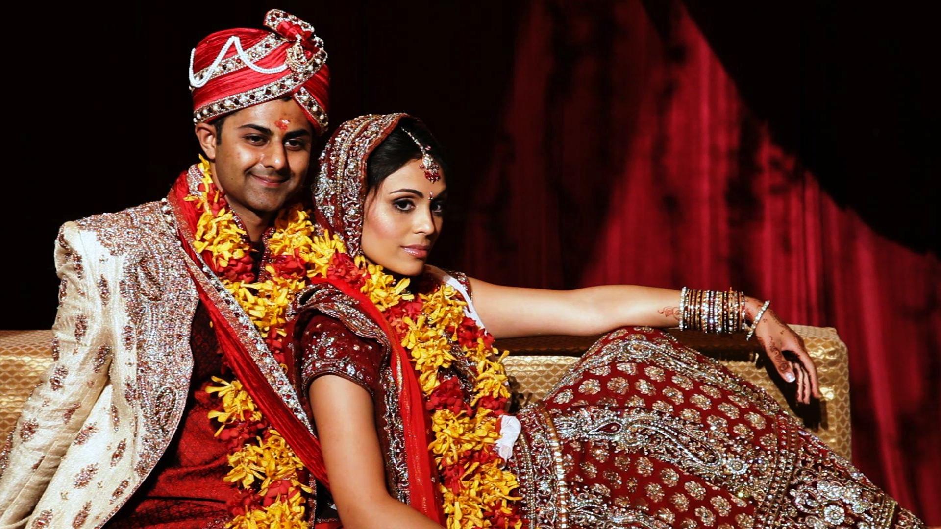 Traditional Indian wedding dresses of bride and groom