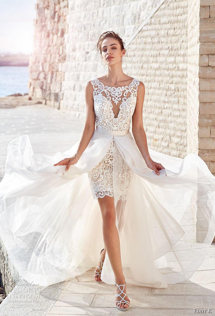  Tips  on Choosing Beach Wedding  Dresses  for Destination 