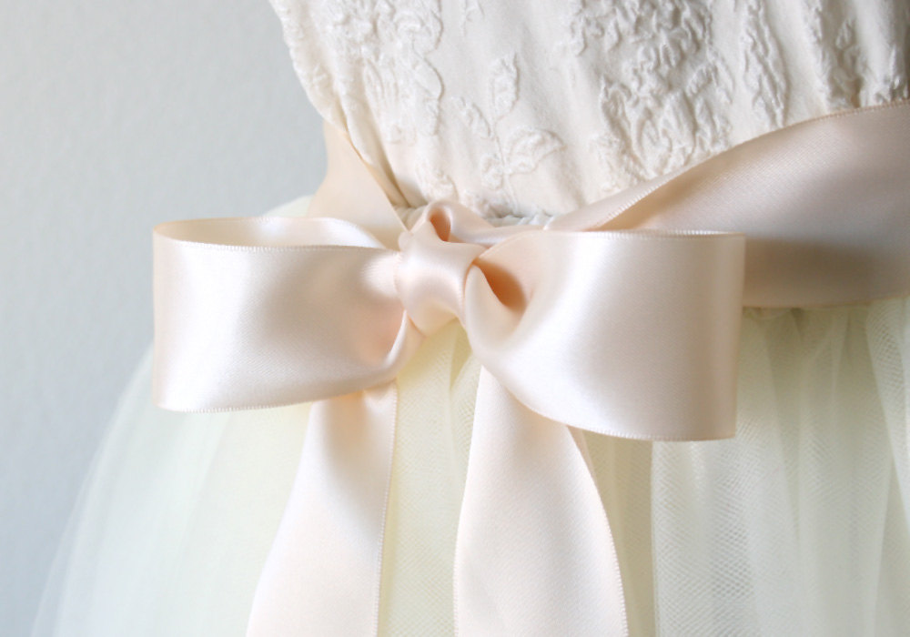 Wedding dress with ribbon