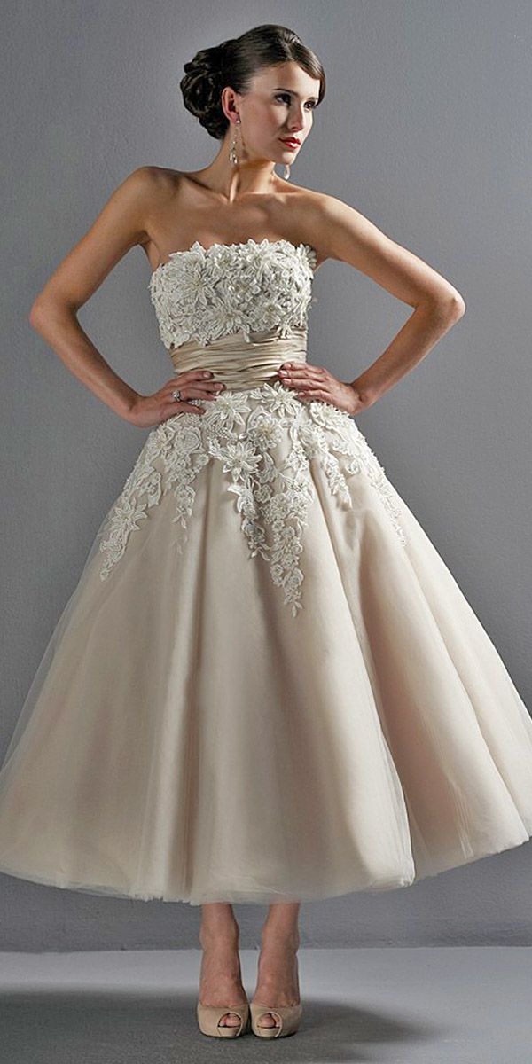 Wedding dress with 3D lace