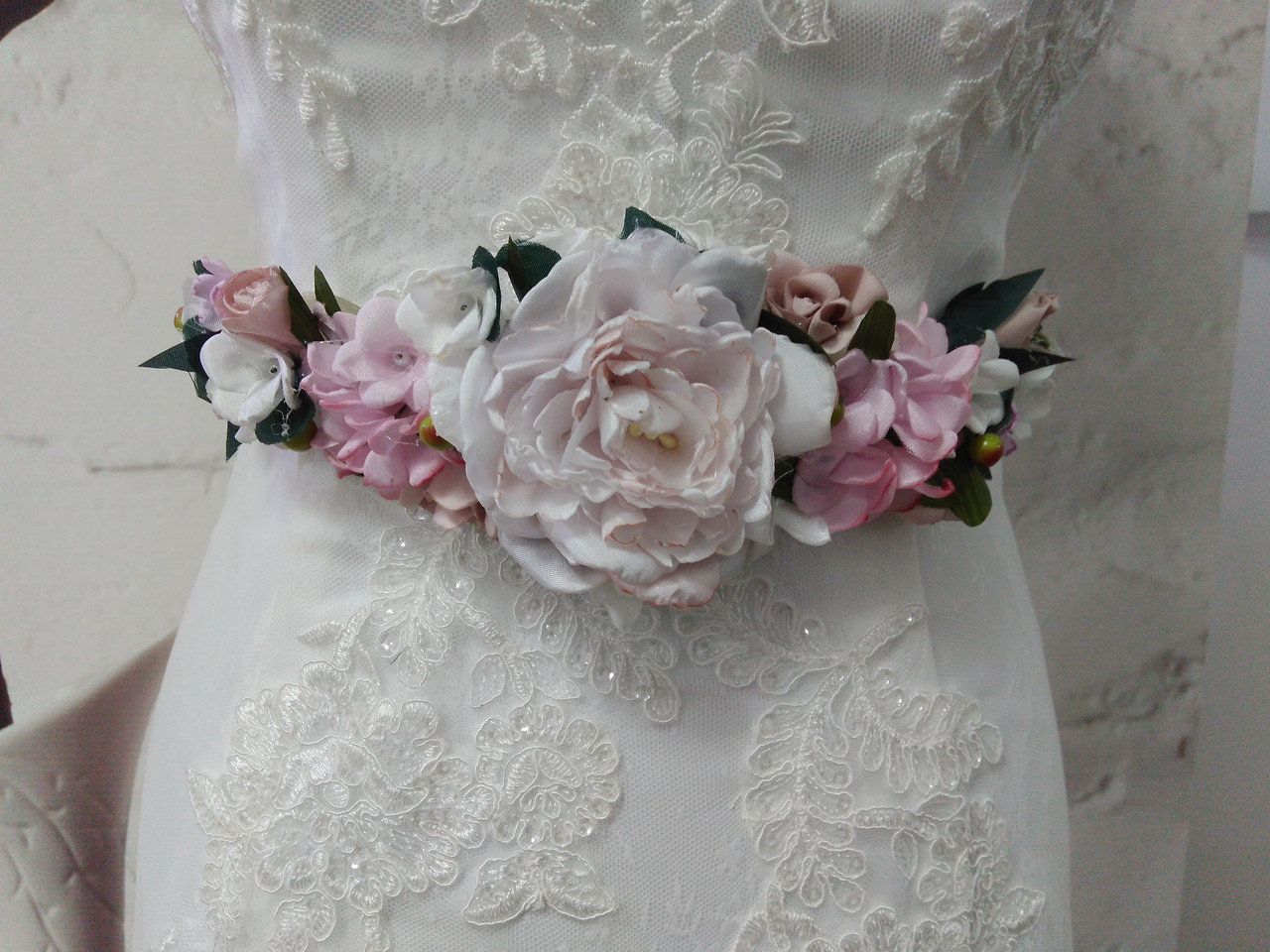 Belt with fabric flowers