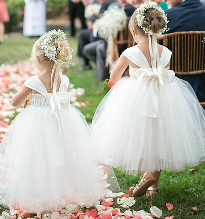 should flower girl match bride or bridesmaids