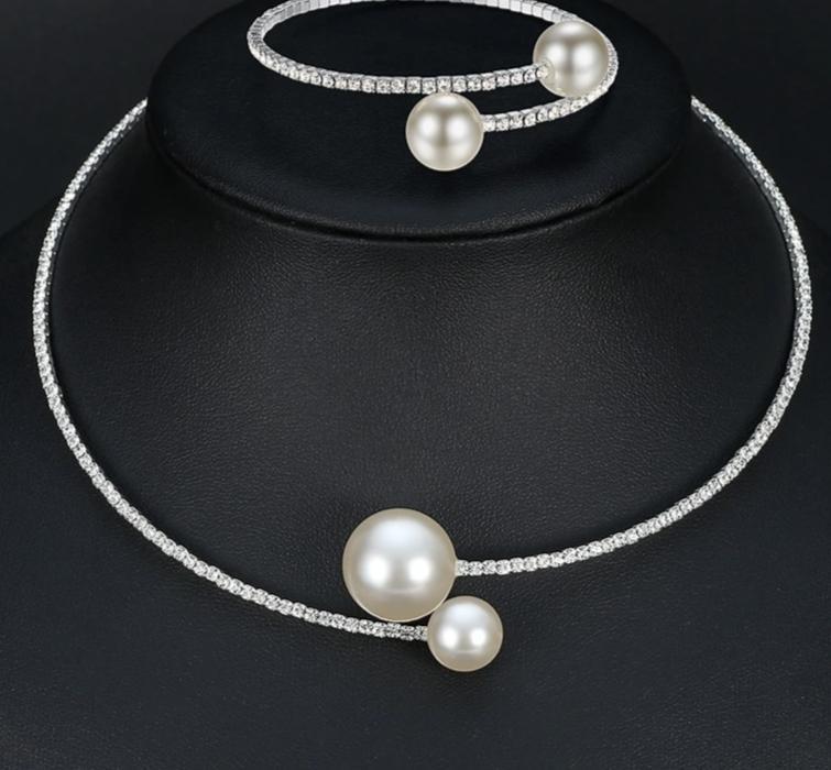 Pearl and rhinestone jewelry set