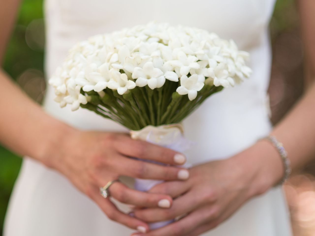 Minimalist wedding bouquet