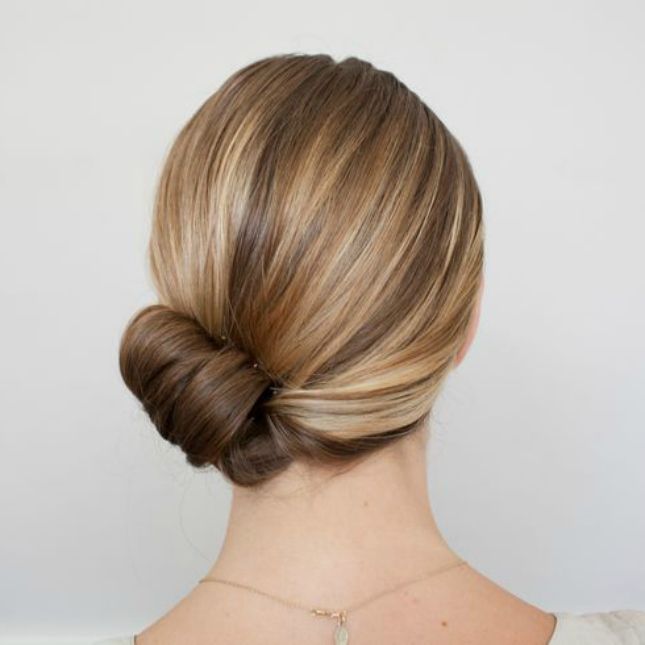 Minimalist one side hairstyle