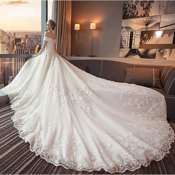 Wedding Dresses With Long Train Best 10 Wedding Dresses With Long Train Find The Perfect Venue