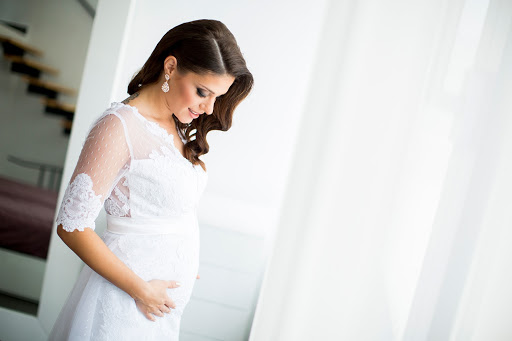 Simple wedding outlet gown for pregnant