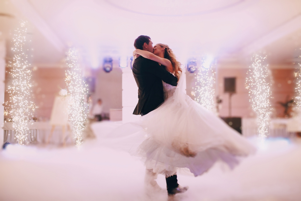 What Are Good First Dance Songs for a Wedding? The Best Wedding Dresses